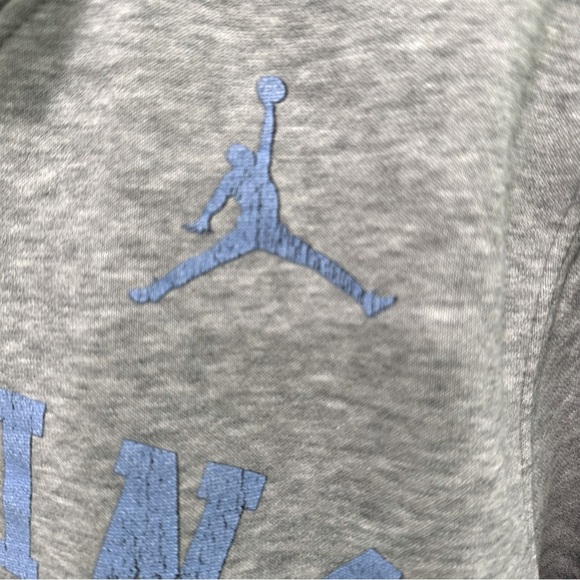 Nike Heathered Gray North Carolina Tar Heels Jordan Basketball Pullover Hoodie - Picture 3 of 9